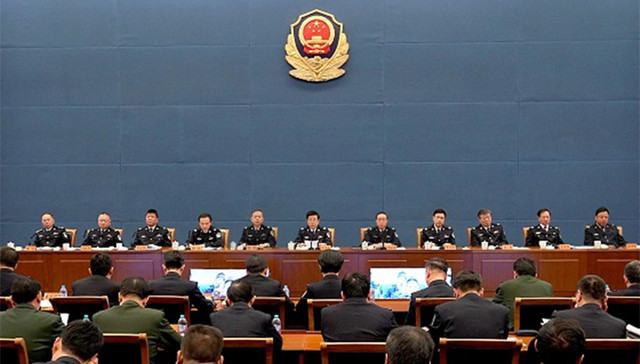 公安部：把扫黑除恶同反腐和基层“拍蝇”结合起来 深挖背后保护伞