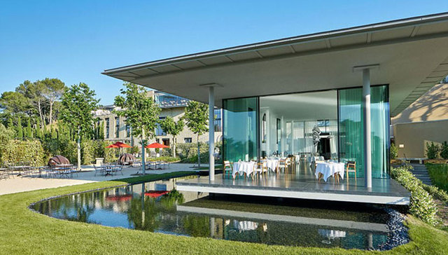 史密斯夫妇发布 2018 最佳奢华精品酒店名单，这种下的草有点难拔