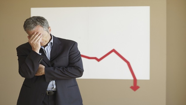 业绩下滑,亏损王