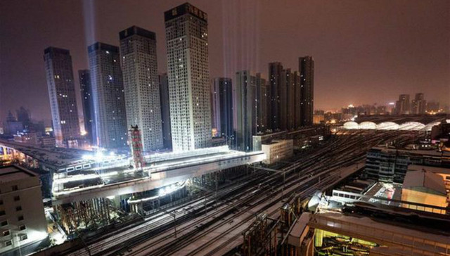 中国首座极不平衡转体桥成功转体 创下三项世界纪录