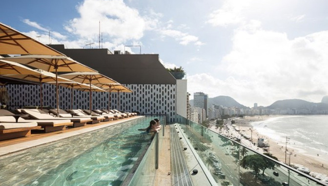 少宿派 | 里约这家酒店，用镂空窗户和玻璃泳池玩转自然光
