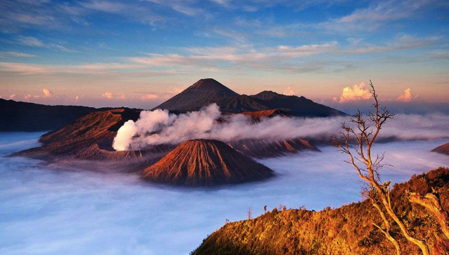 巴厘岛解除火山警告 旅游业复苏尚需时日