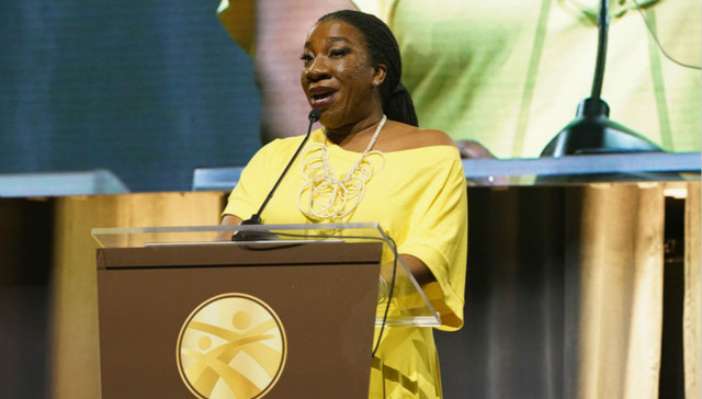 #MeToo运动发起人塔勒纳·伯克将出版回忆录