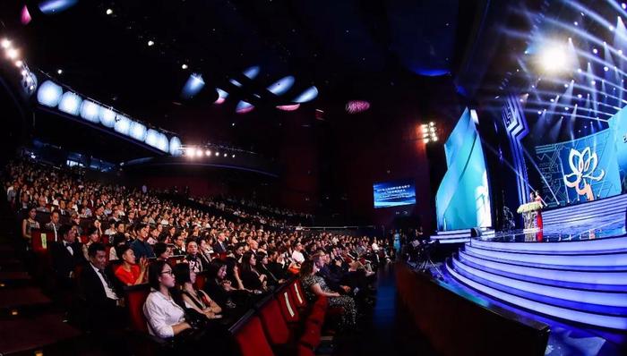 【文娱早报】上海电视节白玉兰奖新设两种技术类奖项 微博成央视春晚新媒体社交平台合作伙伴