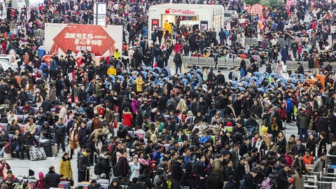 从绿皮车到高铁：外媒眼中的春运之变