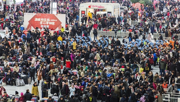 春运,高铁,拼车,神器,涂料桶,外媒,农民工,返乡