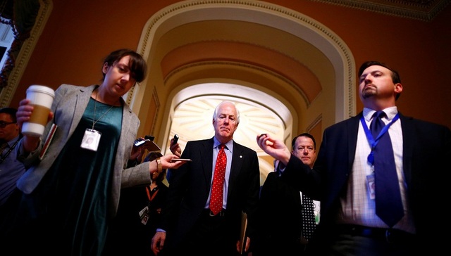 【天下头条】美参议院两党领袖达成两年预算协议 白宫秘书因家暴辞职