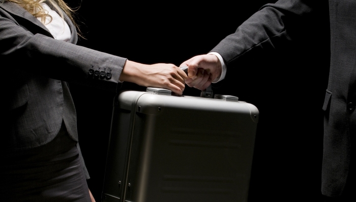 华平,智汇,内幕交易,股份过户,股份转让,转让股份,股份上市,股份董事长,控股权,转让协议