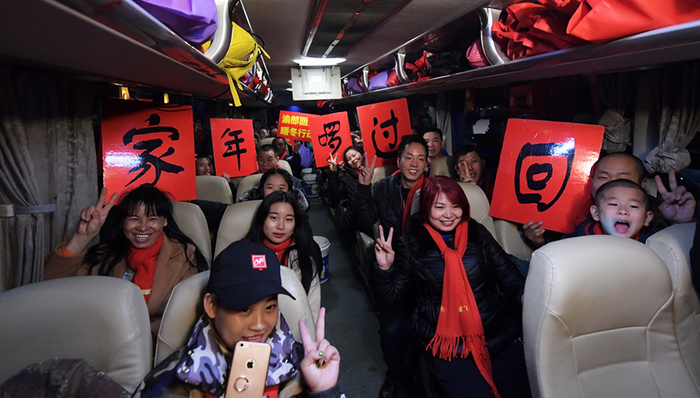 老乡,图片,钟辉,大巴车,礼包,常回家看看,有钱没钱回家过年,祠堂,包车,车身