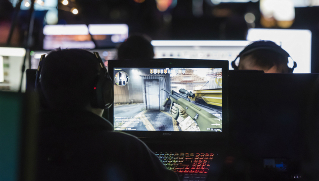 青少年沉迷暴力电子游戏调查：网络“死亡游戏”真实上演