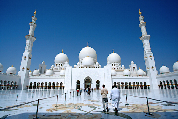 阿布扎比成为热门的转机目的地，这里的48小时你该怎么过？