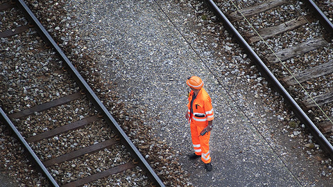 【网络媒体走转改】零距离排障 钢轨“哨兵”保线路平安