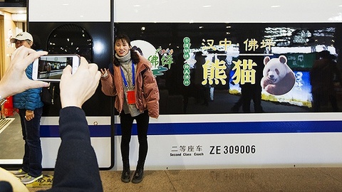 高科技让春运旅途“潮范儿”十足