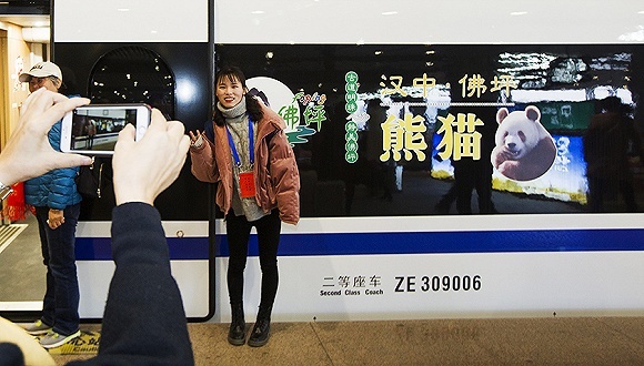 高科技让春运旅途“潮范儿”十足