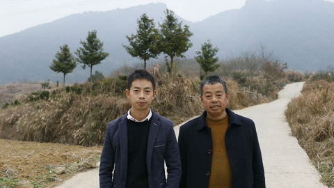 【新时代新气象新作为】致力产业扶贫的秀山龙池父子养蜂人