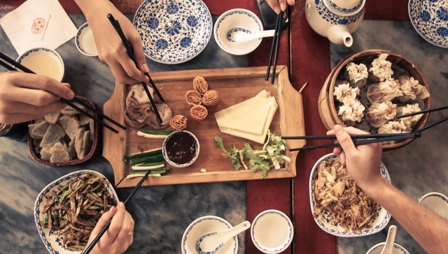 餐饮股,呷哺,A股上市公司,全聚德,餐饮企业,广州酒家,德发长,吃吃吃,中华老字号,港股