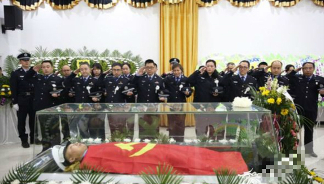 千人送别英雄杨雪峰 重庆市公安局追记个人一等功