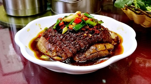 春节特供·风味|当扣肉成了一个没落锰矿小镇的新特产