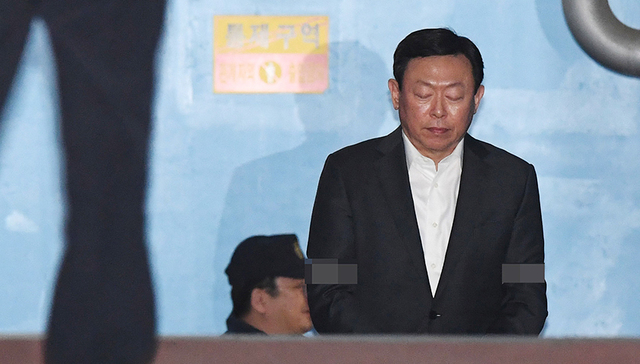 控股公司总部,集团会长,政变,获刑,辛格,收受贿赂,酒店餐饮,韩侨,韩日,一审宣判