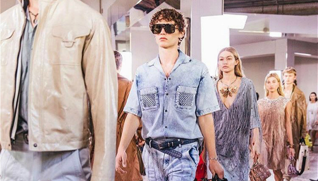 优衣库的最新联名合作找上了BV创意总监 “剧透”中看出一丝椰海风情