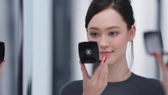 Chanel专门开了个社交账号 用来搜集美妆产品买家秀