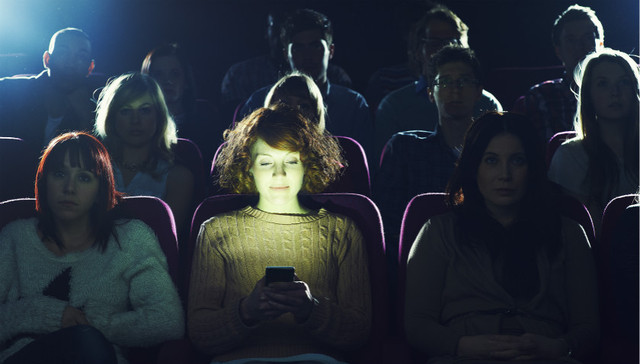 为什么80后更有影院情结 而90后、00后更爱小屏幕与弹幕吐槽？