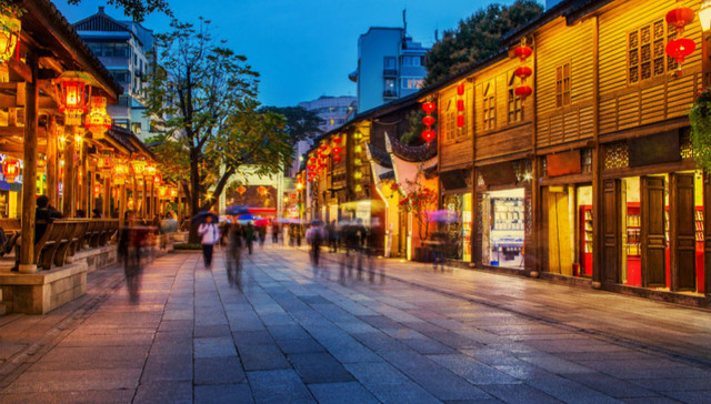 李铁：房产商介入下的特色小镇难言“特色”