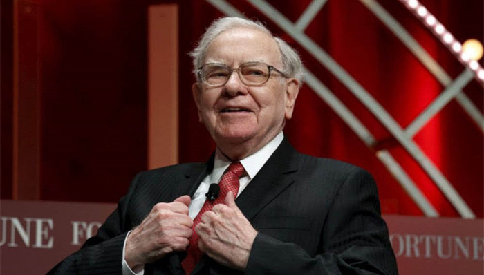 巴菲特式的“傲慢与偏见”：从对科技股的谨慎投资到重仓持有苹果