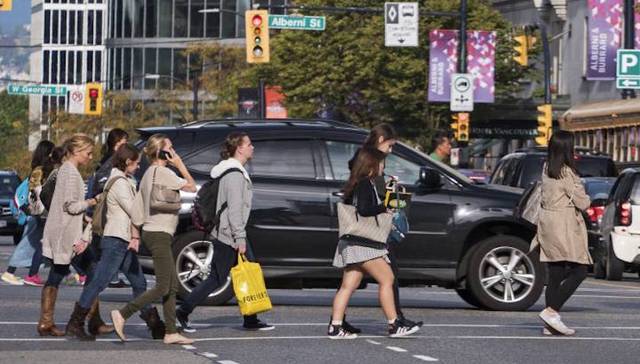 温哥华生活有多贵？10个人里有4个还不起账单