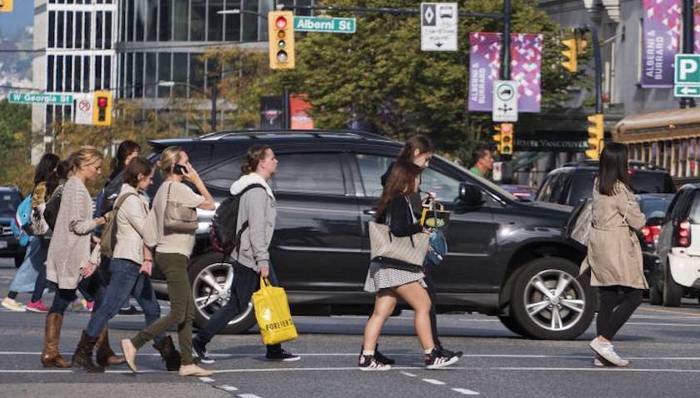 温哥华生活有多贵？10个人里有4个还不起账单