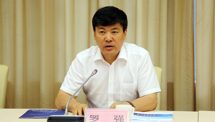 罗强当选成都市市长 谢瑞武等6人当选副市长