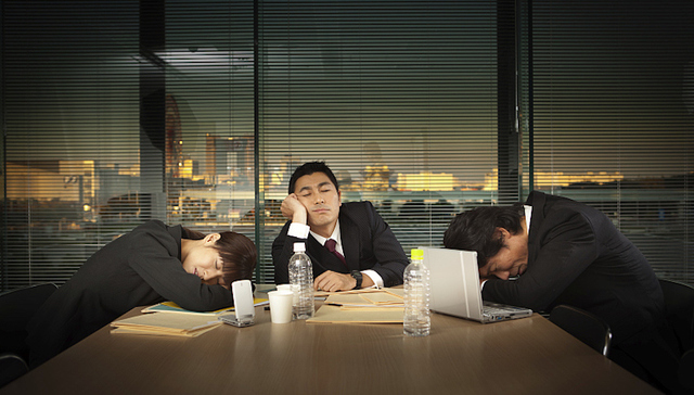 加班文化致过劳死 利润重压之下日韩真敢缩短工时？