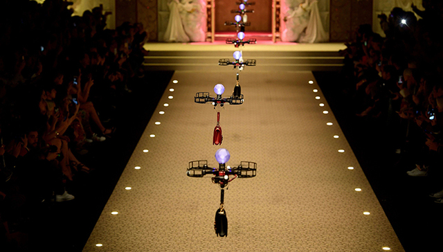 Dolce＆Gabbana新款手袋的走秀模特竟是无人机？！