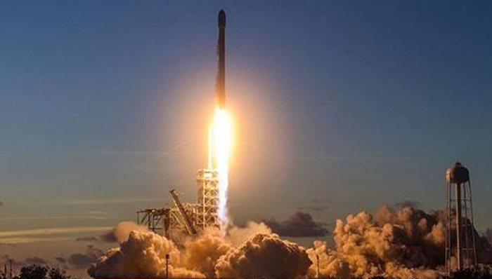 第50次！SpaceX成功发射最大卫星：尺寸与巴士相当