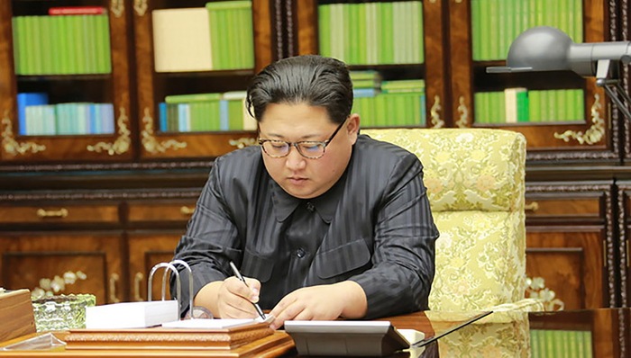 主权,朝鲜媒体,朝鲜半岛,核威胁,生存权,武力,劳动新闻,朝鲜劳动党,平壤,高举