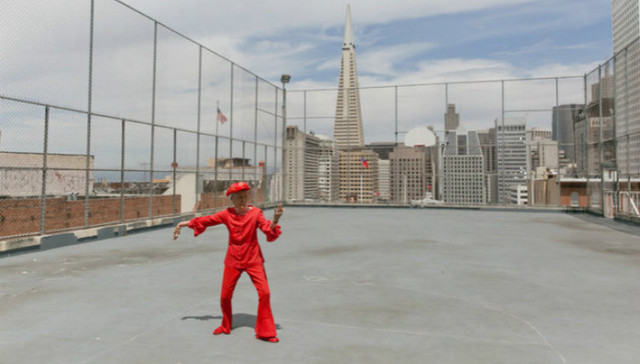 唐人街的老人老时尚了！