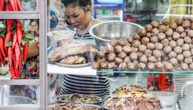 胡志明市只有河粉春卷好吃吗？打着饱嗝回答你