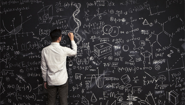 全国人大代表白鹤祥：对贫困家庭适龄子女实施免费职业教育