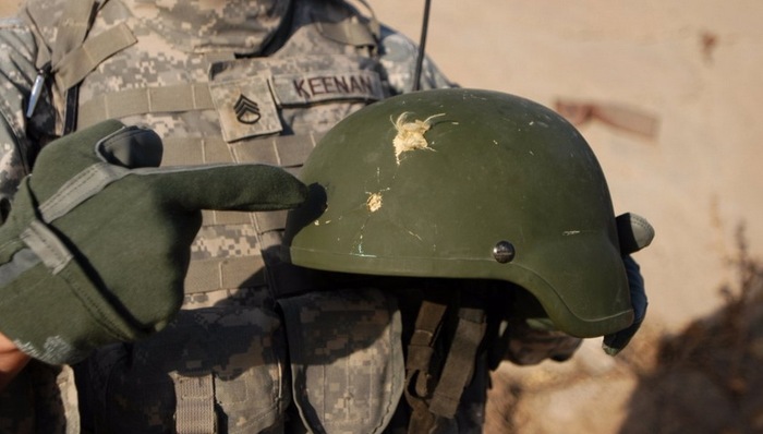 金属头盔,弹丸初速,AKM,击中时,扭断,脖子,爆头,电焊盔,凯夫拉,手枪弹