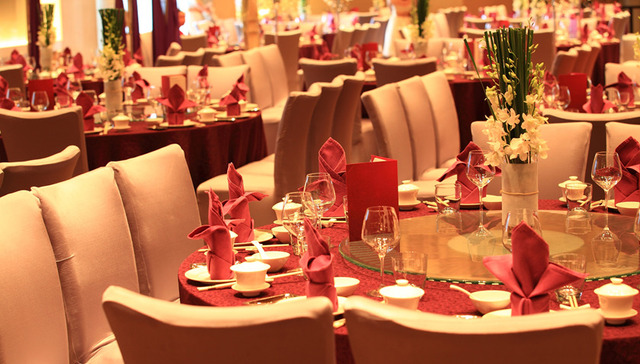 地方新闻精选|福建泉州公职人员办婚丧事宜禁超15桌 花圈费禁超100元