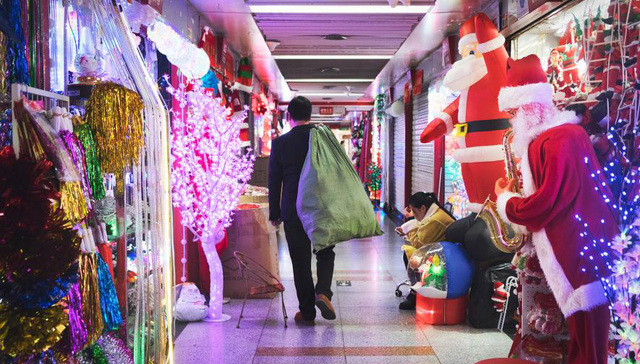 你的“中国制造”实际是在哪制造的？外国摄影师眼中的义乌小商品市场