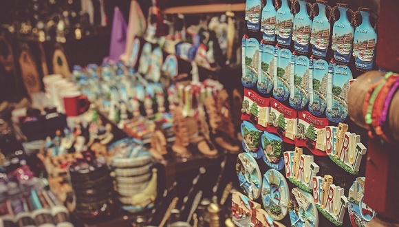 便利蜂回应撤站、裁员传闻：等无人货柜产能上来还会铺回去