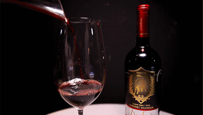 下次聚会可以“放大招” 各位这款葡萄酒不需要“醒”哦！