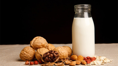 “核桃花生”饮料里没核桃：一罐“添加剂料汁”兑出8000瓶 多流入农村