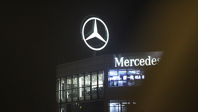 定速巡航深夜失灵 奔驰车时速120公里狂奔1小时