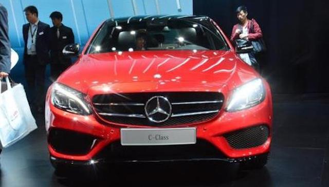 韩寒李想发文质疑失控奔驰车主 多方分析令事件陷入谜团