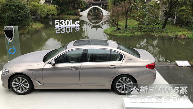 赛道表现证明宝马这台新能源车型操控乐趣不减反增