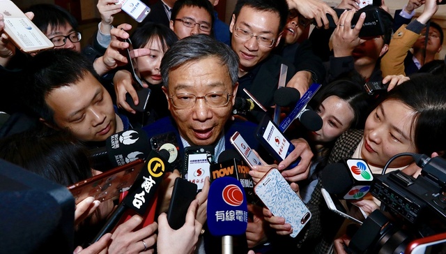 【财经24小时】新一届国务院组成人员确定 新的金融开放政策有望近期公布