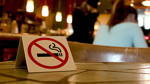 【两会声音】人大代表建议：领导干部带头在公共场所禁烟 应纳入干部年终考核