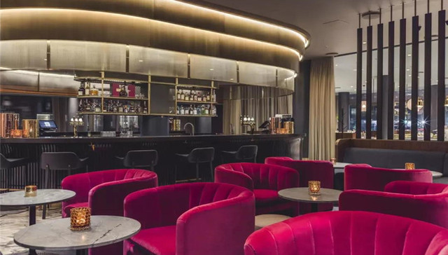 厌倦了性冷淡风，在这间彩色酒店里的洗手间，也能自拍一整天